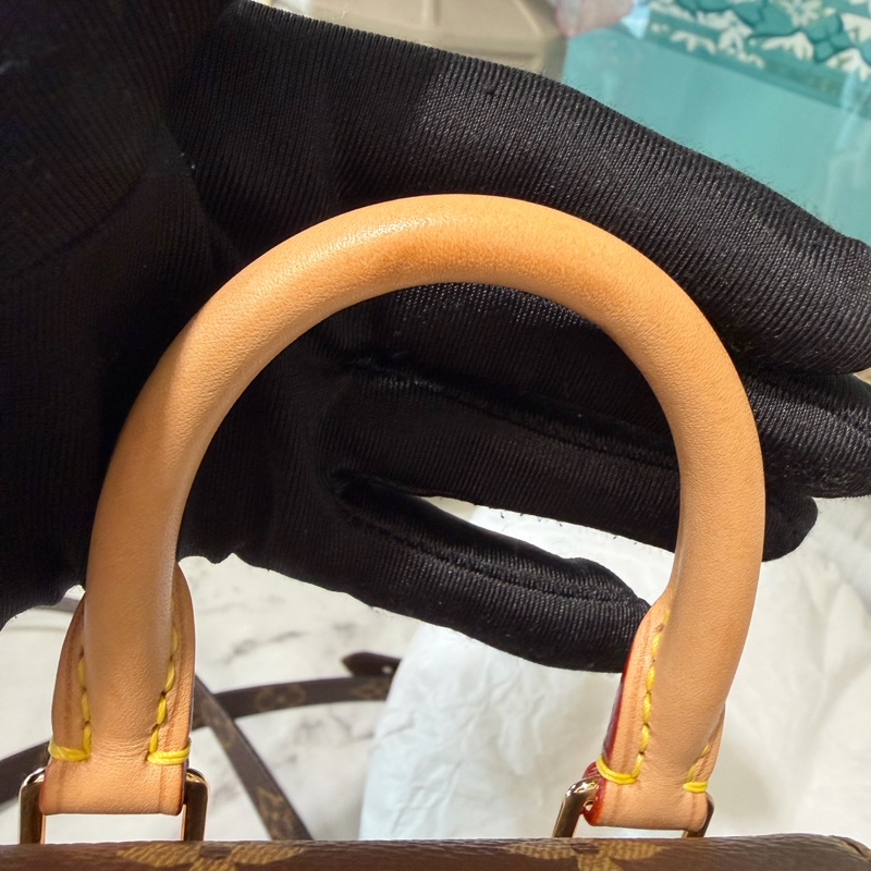 LV原花Montsouris Mini金釦下蓋束口手提後背包-8