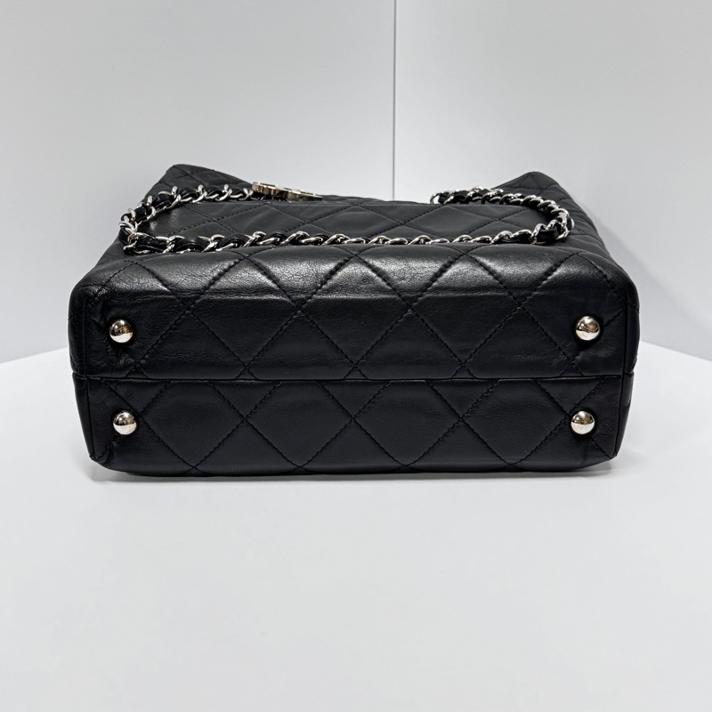 （超稀有！） Chanel 經典菱格紋 羊皮托特包👜 專櫃27萬！-13