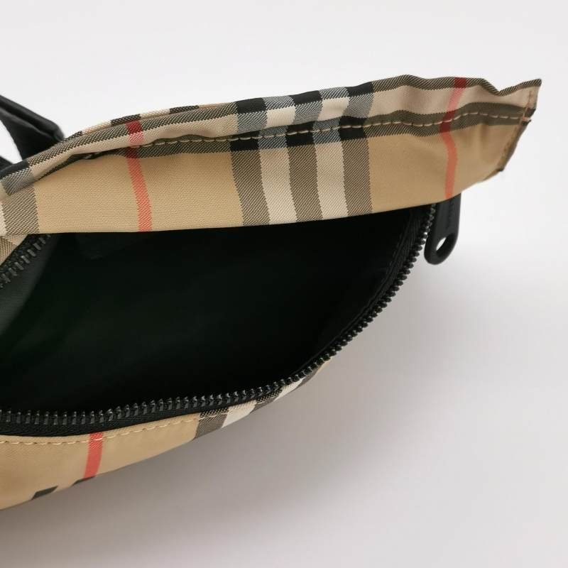 Burberry 牛皮尼龍布格紋字母Logo手拿包-5