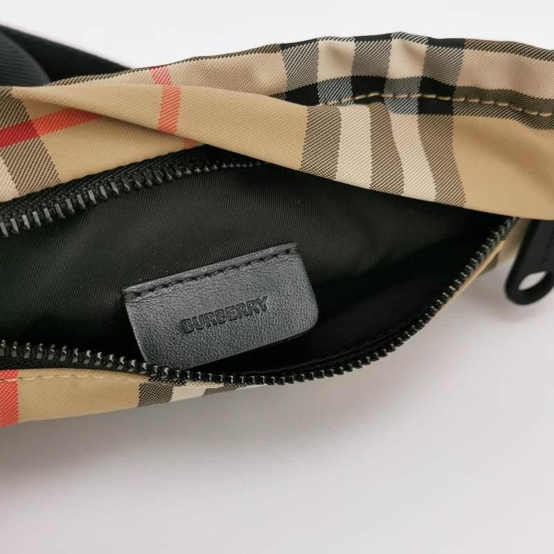 Burberry 牛皮尼龍布格紋字母Logo手拿包-6