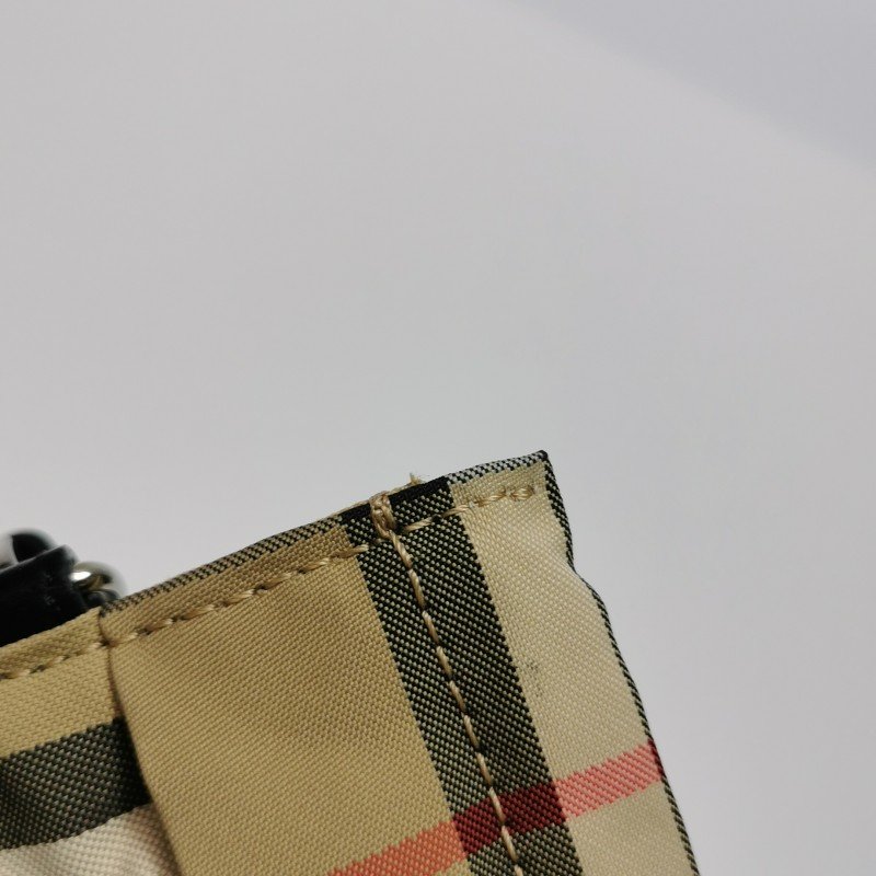 Burberry 牛皮尼龍布格紋字母Logo手拿包-14