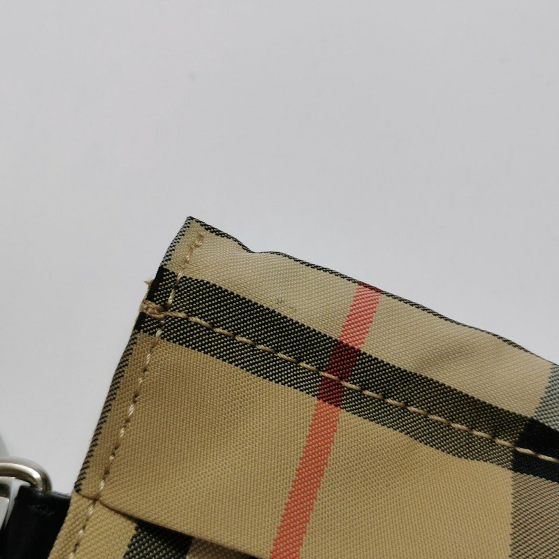 Burberry 牛皮尼龍布格紋字母Logo手拿包-16