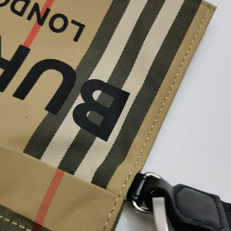 Burberry 牛皮尼龍布格紋字母Logo手拿包-20
