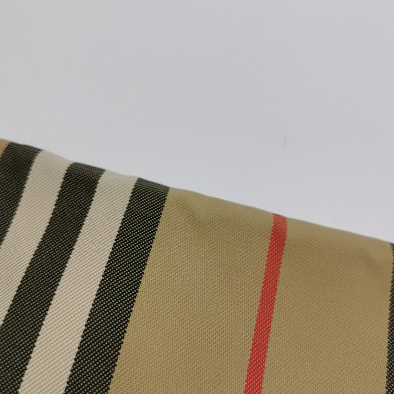 Burberry 牛皮尼龍布格紋字母Logo手拿包-21