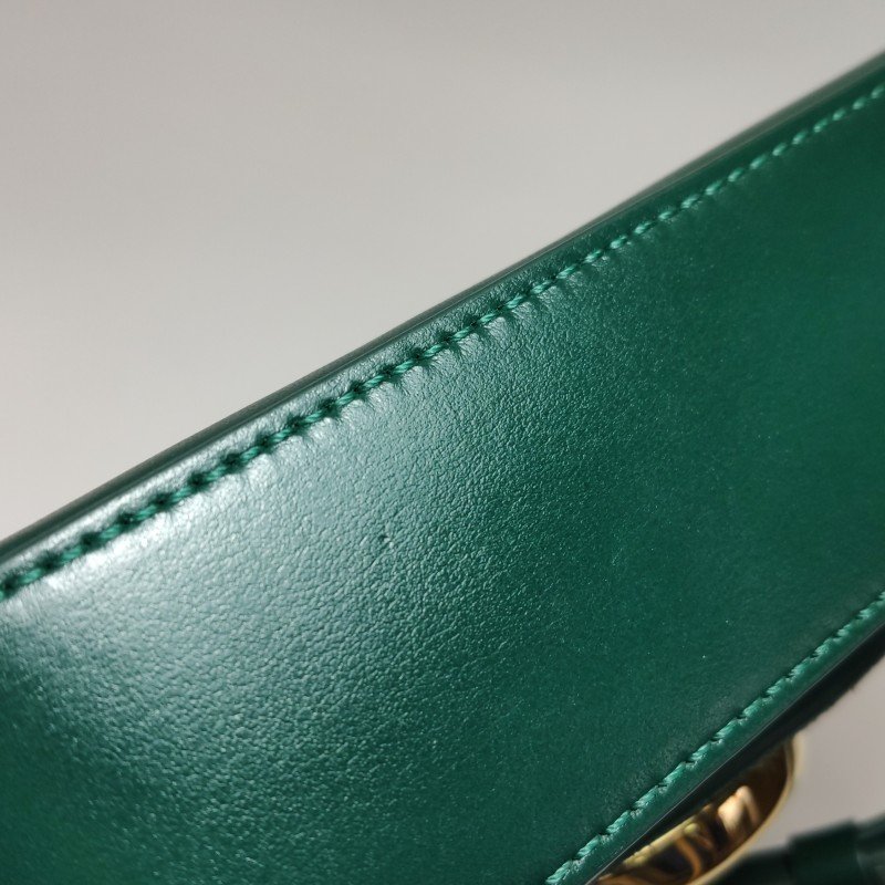 Chloe C迷你牛皮翻毛皮拼皮字母C徽飾斜挎包-14