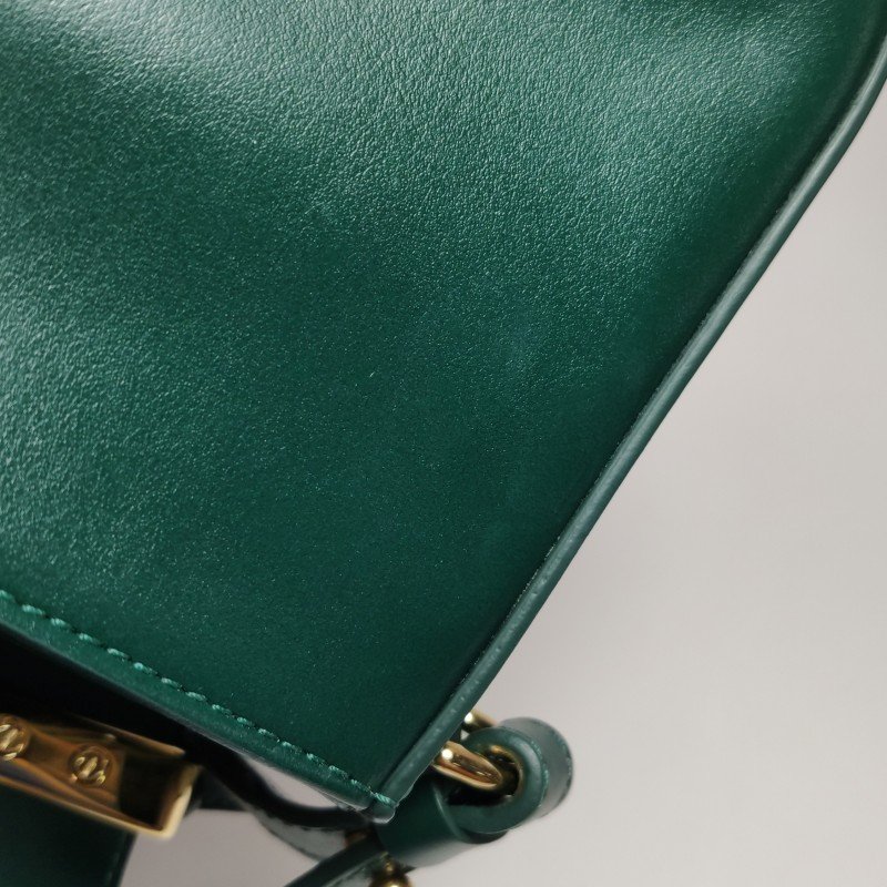 Chloe C迷你牛皮翻毛皮拼皮字母C徽飾斜挎包-18