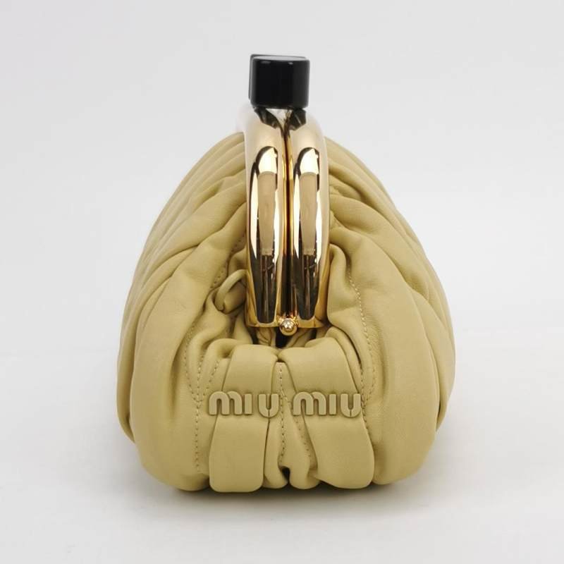 Miu Miu Belle 羊皮拼色褶皺金屬扣斜挎包-3