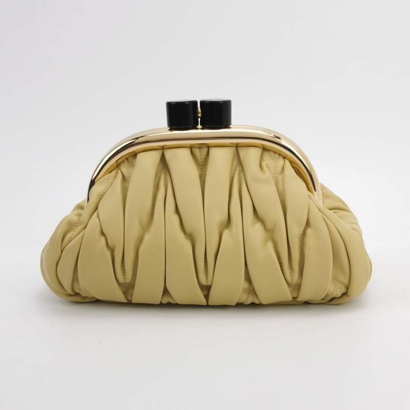 Miu Miu Belle 羊皮拼色褶皺金屬扣斜挎包-4