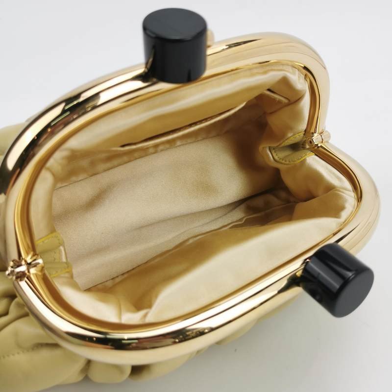 Miu Miu Belle 羊皮拼色褶皺金屬扣斜挎包-6