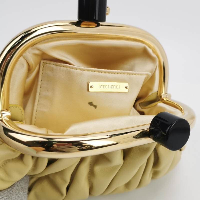 Miu Miu Belle 羊皮拼色褶皺金屬扣斜挎包-7