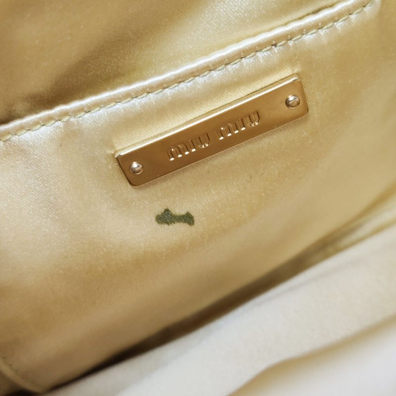 Miu Miu Belle 羊皮拼色褶皺金屬扣斜挎包-9