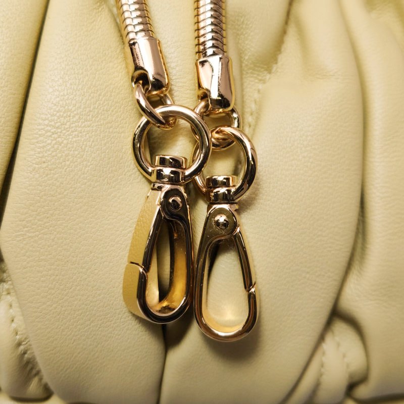 Miu Miu Belle 羊皮拼色褶皺金屬扣斜挎包-10