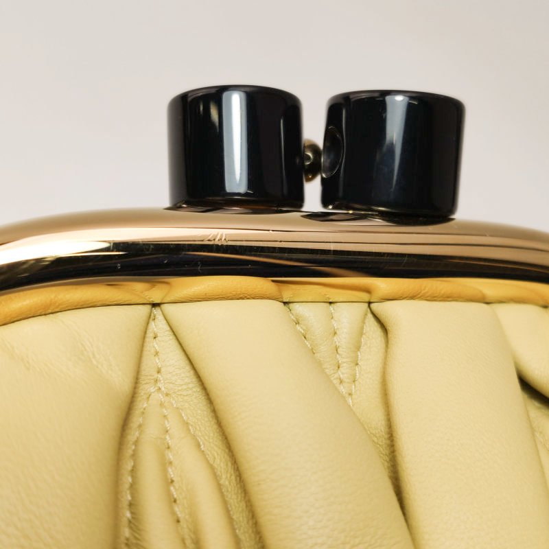 Miu Miu Belle 羊皮拼色褶皺金屬扣斜挎包-11