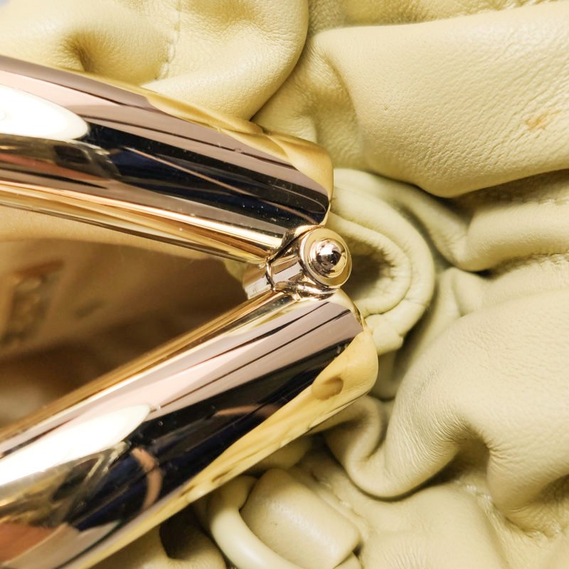 Miu Miu Belle 羊皮拼色褶皺金屬扣斜挎包-12