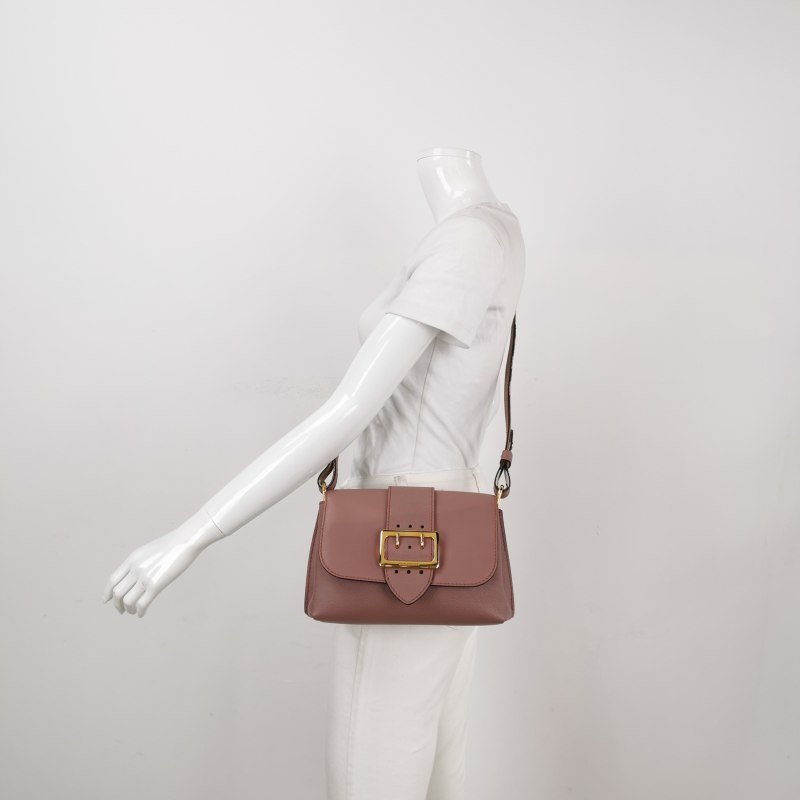 Burberry Buckle 牛皮金屬字母Logo搭扣斜挎包斜挎包-1