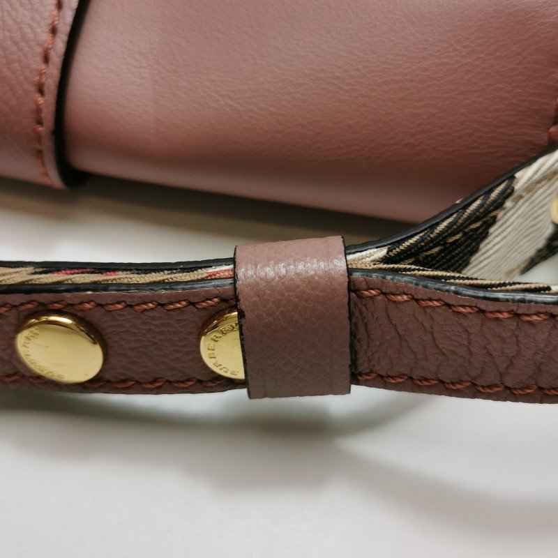 Burberry Buckle 牛皮金屬字母Logo搭扣斜挎包斜挎包-9