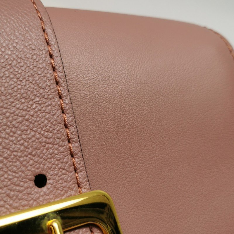 Burberry Buckle 牛皮金屬字母Logo搭扣斜挎包斜挎包-11