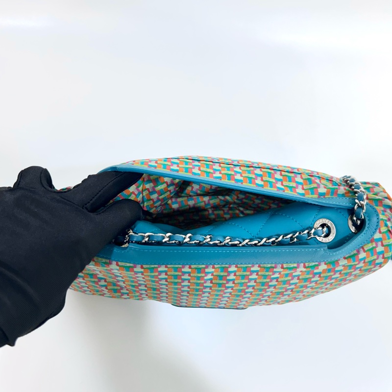 CHANEL土耳其藍銀釦橡膠拚印花尼龍布雙用口蓋包A93154-7