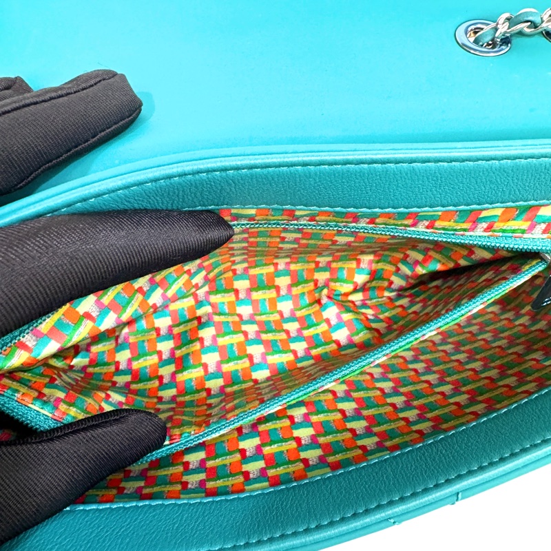 CHANEL土耳其藍銀釦橡膠拚印花尼龍布雙用口蓋包A93154-13