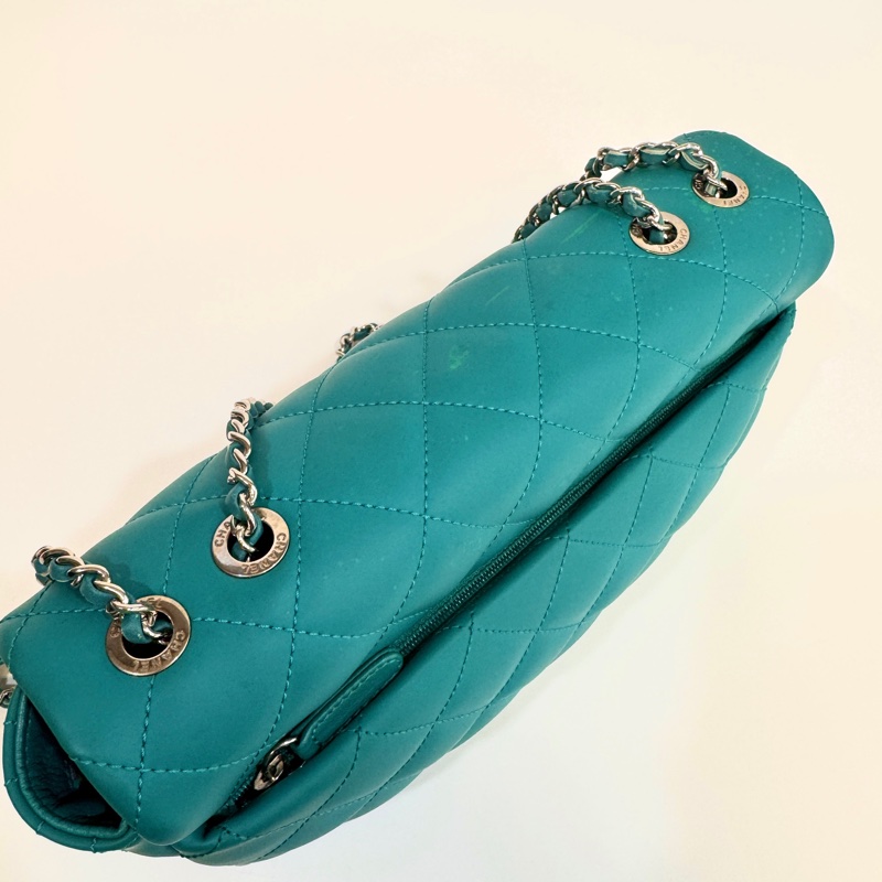 CHANEL土耳其藍銀釦橡膠拚印花尼龍布雙用口蓋包A93154-14