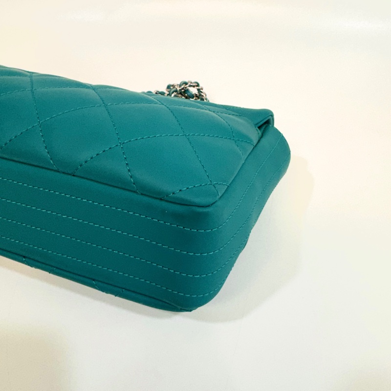 CHANEL土耳其藍銀釦橡膠拚印花尼龍布雙用口蓋包A93154-19