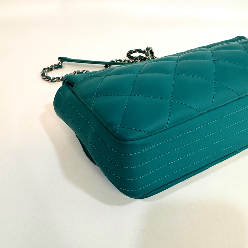 CHANEL土耳其藍銀釦橡膠拚印花尼龍布雙用口蓋包A93154-20