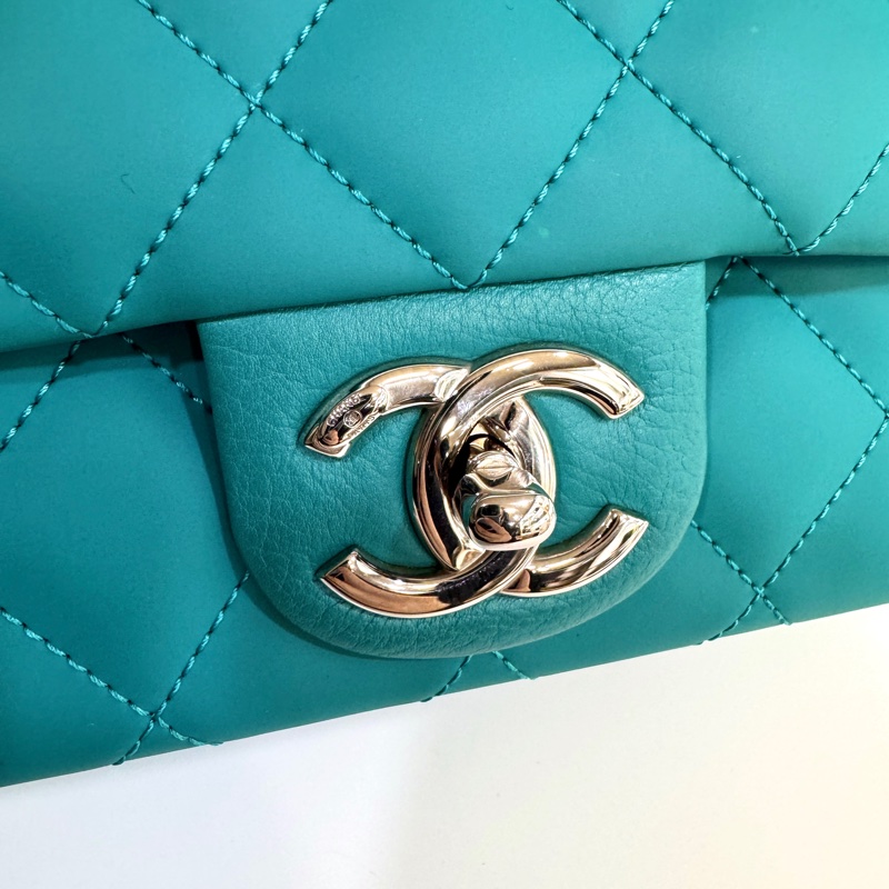 CHANEL土耳其藍銀釦橡膠拚印花尼龍布雙用口蓋包A93154-23