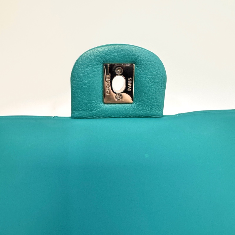 CHANEL土耳其藍銀釦橡膠拚印花尼龍布雙用口蓋包A93154-24