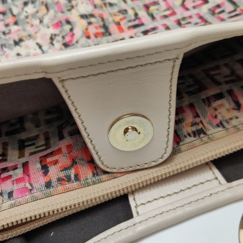 Fendi 牛皮帆布拼色雙F Logo吊墜單肩包-12