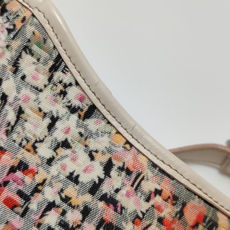 Fendi 牛皮帆布拼色雙F Logo吊墜單肩包-15