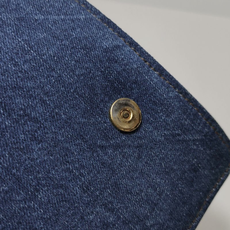 Miu Miu Miu Lady 牛皮牛仔布純色大花圓扣斜挎包單肩包-12