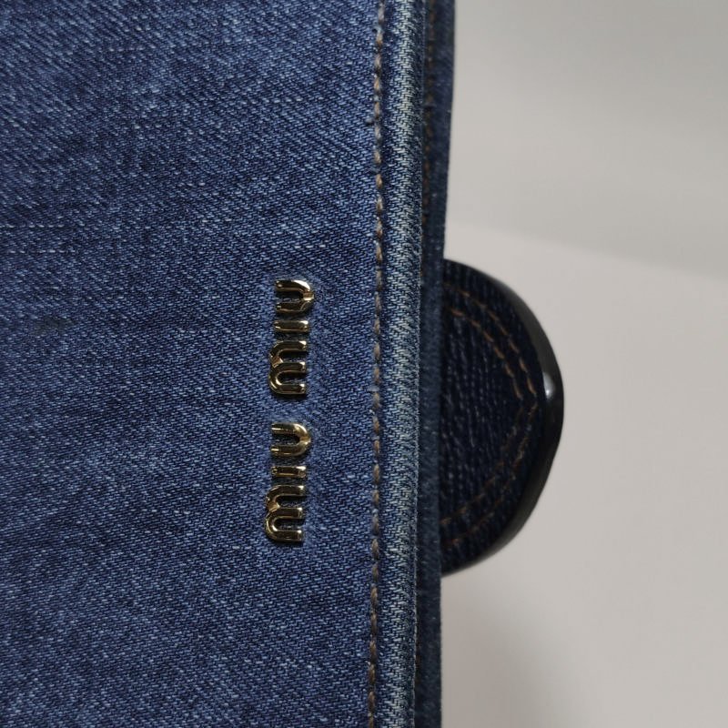 Miu Miu Miu Lady 牛皮牛仔布純色大花圓扣斜挎包單肩包-15