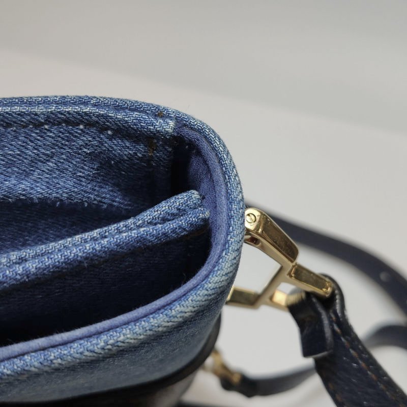 Miu Miu Miu Lady 牛皮牛仔布純色大花圓扣斜挎包單肩包-16