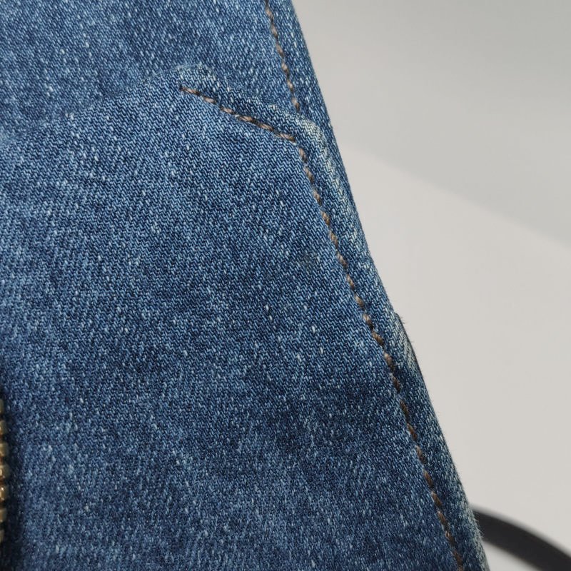 Miu Miu Miu Lady 牛皮牛仔布純色大花圓扣斜挎包單肩包-19