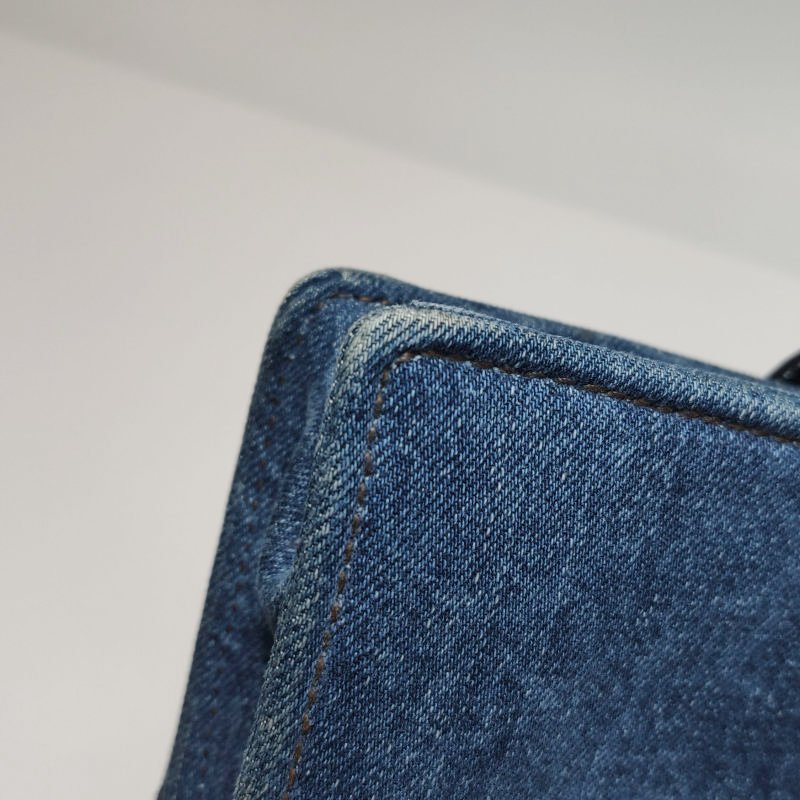 Miu Miu Miu Lady 牛皮牛仔布純色大花圓扣斜挎包單肩包-21