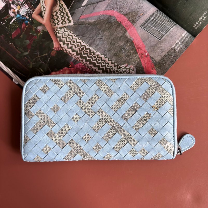 收藏品 ::Bottega Veneta:: Light Blue 水藍色羊皮x水蛇皮革編織 拉鍊長夾-1