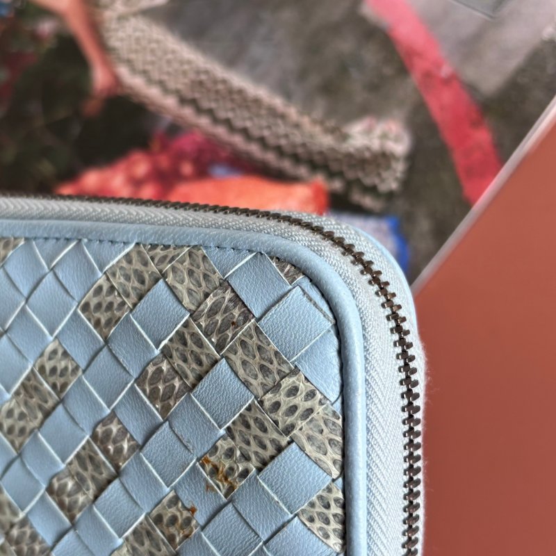 收藏品 ::Bottega Veneta:: Light Blue 水藍色羊皮x水蛇皮革編織 拉鍊長夾-7