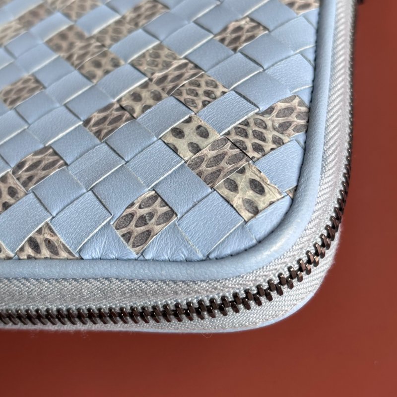 收藏品 ::Bottega Veneta:: Light Blue 水藍色羊皮x水蛇皮革編織 拉鍊長夾-14