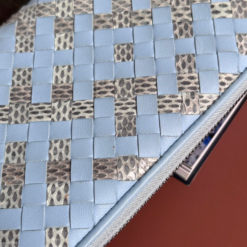 收藏品 ::Bottega Veneta:: Light Blue 水藍色羊皮x水蛇皮革編織 拉鍊長夾-16