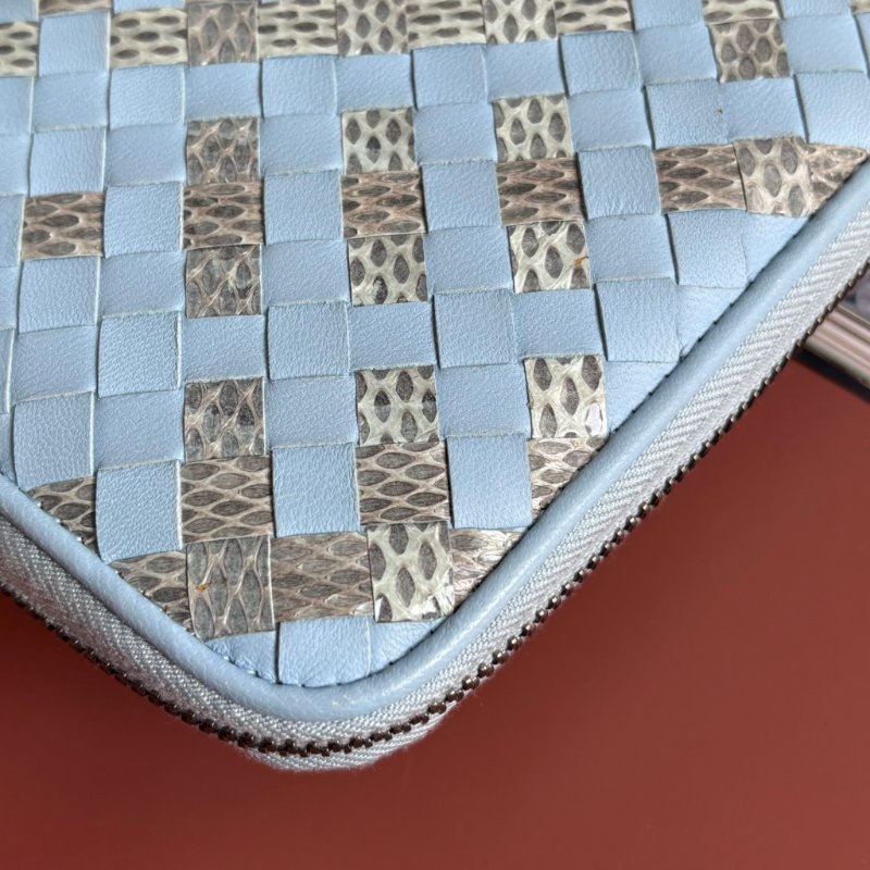 收藏品 ::Bottega Veneta:: Light Blue 水藍色羊皮x水蛇皮革編織 拉鍊長夾-17