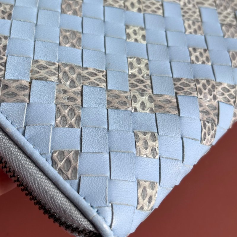 收藏品 ::Bottega Veneta:: Light Blue 水藍色羊皮x水蛇皮革編織 拉鍊長夾-22
