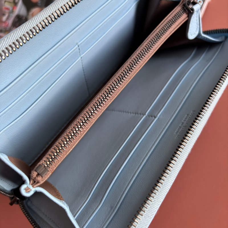 收藏品 ::Bottega Veneta:: Light Blue 水藍色羊皮x水蛇皮革編織 拉鍊長夾-23