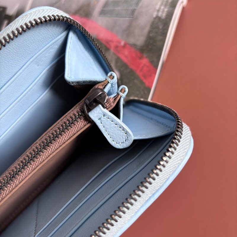 收藏品 ::Bottega Veneta:: Light Blue 水藍色羊皮x水蛇皮革編織 拉鍊長夾-29