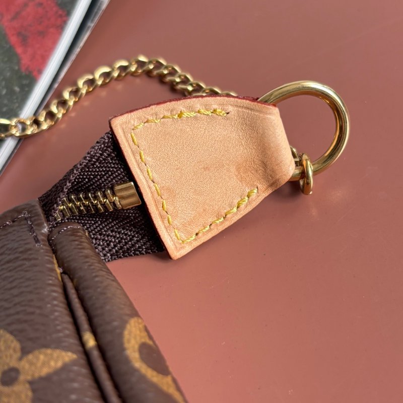 ::Louis Vuitton:: LV M58009 Mini Pochette Accessoires Monogram 經典花紋帆布小鍊包 麻將包 手提包 零錢包-3