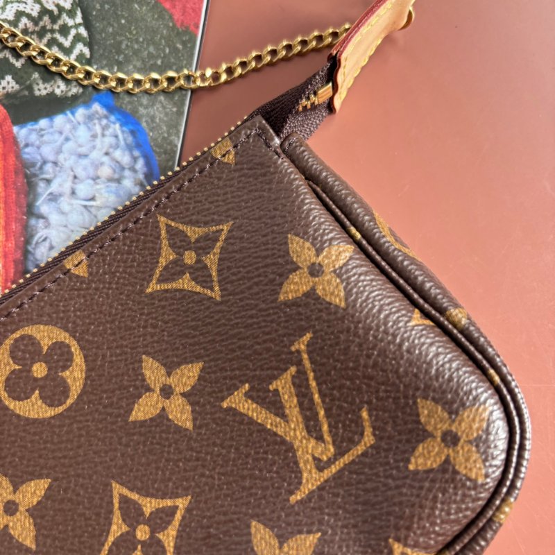 ::Louis Vuitton:: LV M58009 Mini Pochette Accessoires Monogram 經典花紋帆布小鍊包 麻將包 手提包 零錢包-6