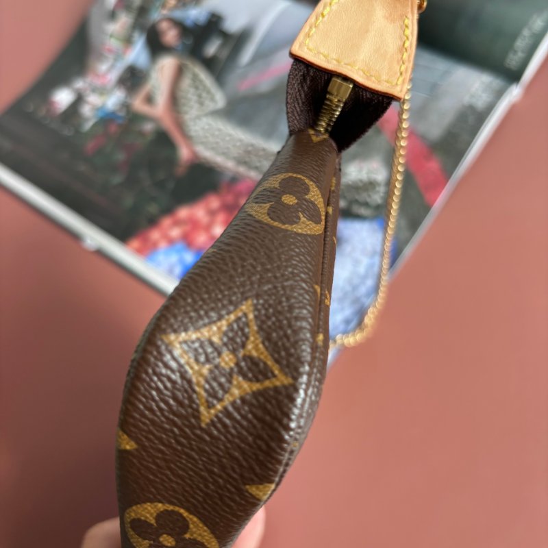 ::Louis Vuitton:: LV M58009 Mini Pochette Accessoires Monogram 經典花紋帆布小鍊包 麻將包 手提包 零錢包-10