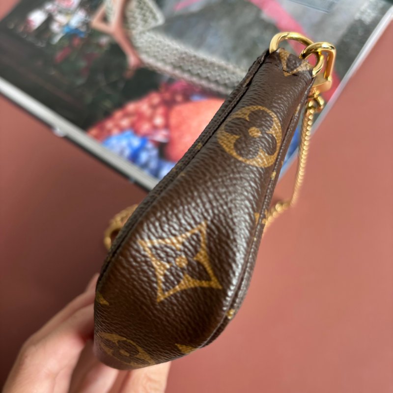 ::Louis Vuitton:: LV M58009 Mini Pochette Accessoires Monogram 經典花紋帆布小鍊包 麻將包 手提包 零錢包-11