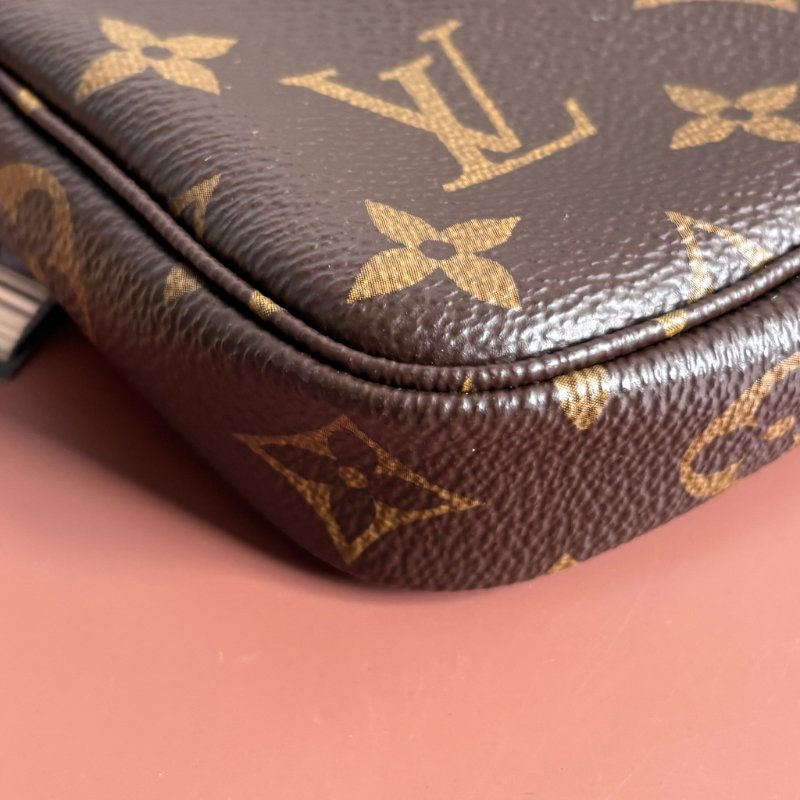 ::Louis Vuitton:: LV M58009 Mini Pochette Accessoires Monogram 經典花紋帆布小鍊包 麻將包 手提包 零錢包-13