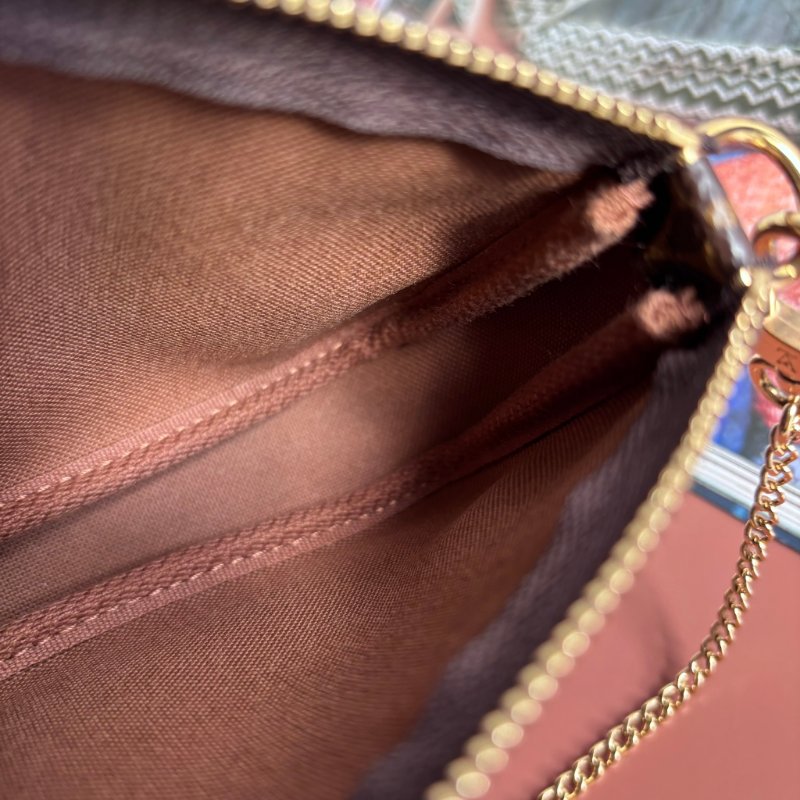 ::Louis Vuitton:: LV M58009 Mini Pochette Accessoires Monogram 經典花紋帆布小鍊包 麻將包 手提包 零錢包-21