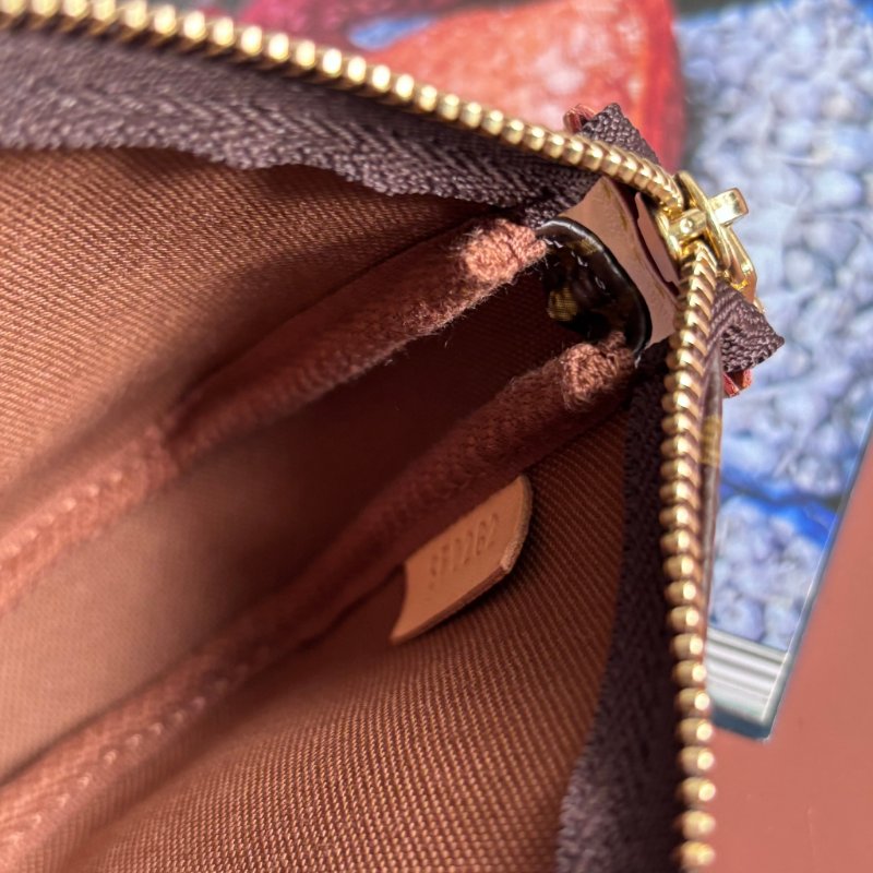 ::Louis Vuitton:: LV M58009 Mini Pochette Accessoires Monogram 經典花紋帆布小鍊包 麻將包 手提包 零錢包-22